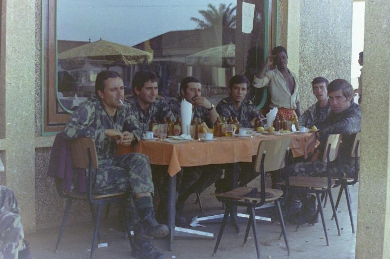 Depois de centenas de quilómetros de rang rang a comer poeira, de bate-cús, cansaço, fome e sede, é este o aspeto de jovens com 22 anos, preparados para outros tantos.