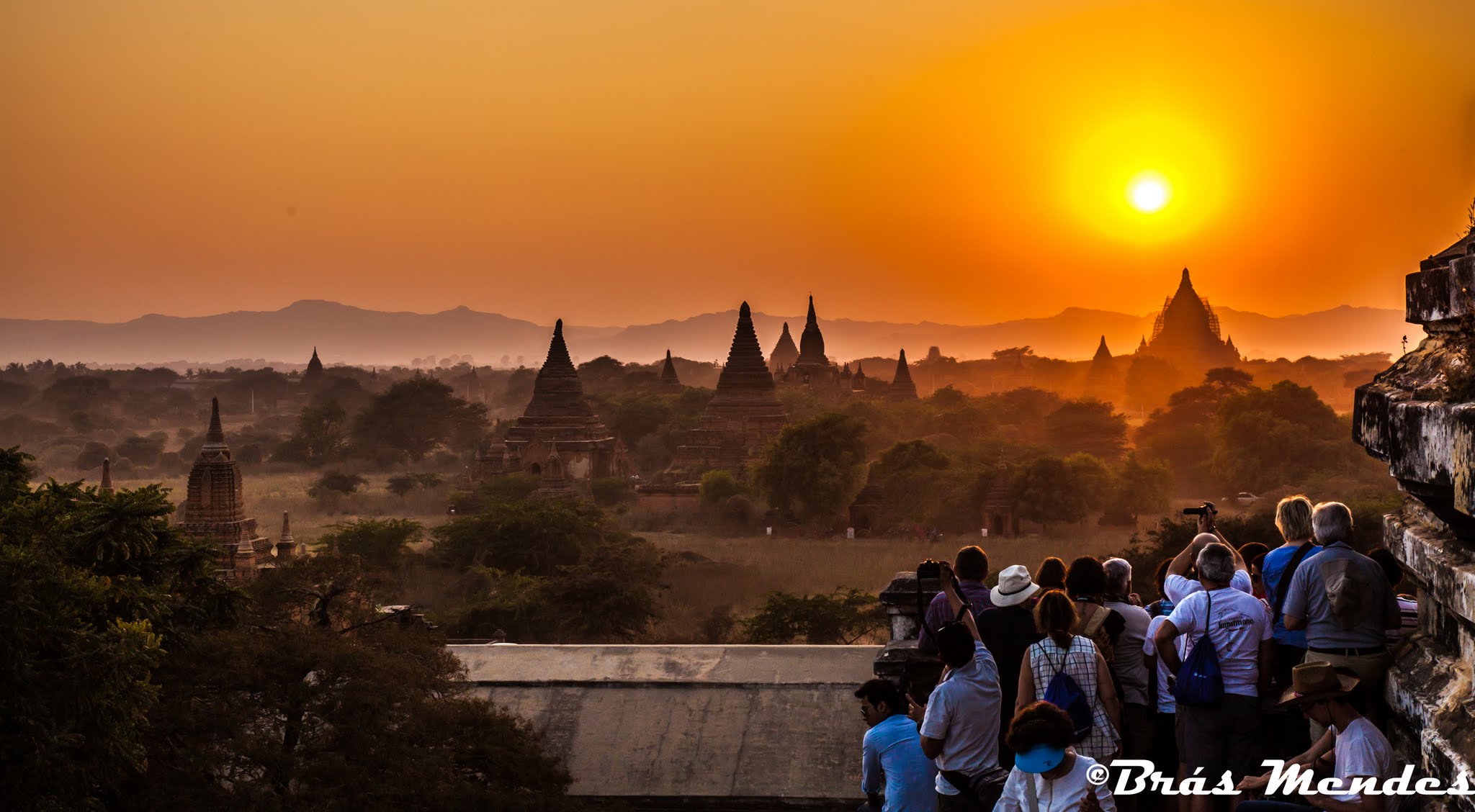 A despedida do Sol em Bagan - Foto de Brás Mendes
