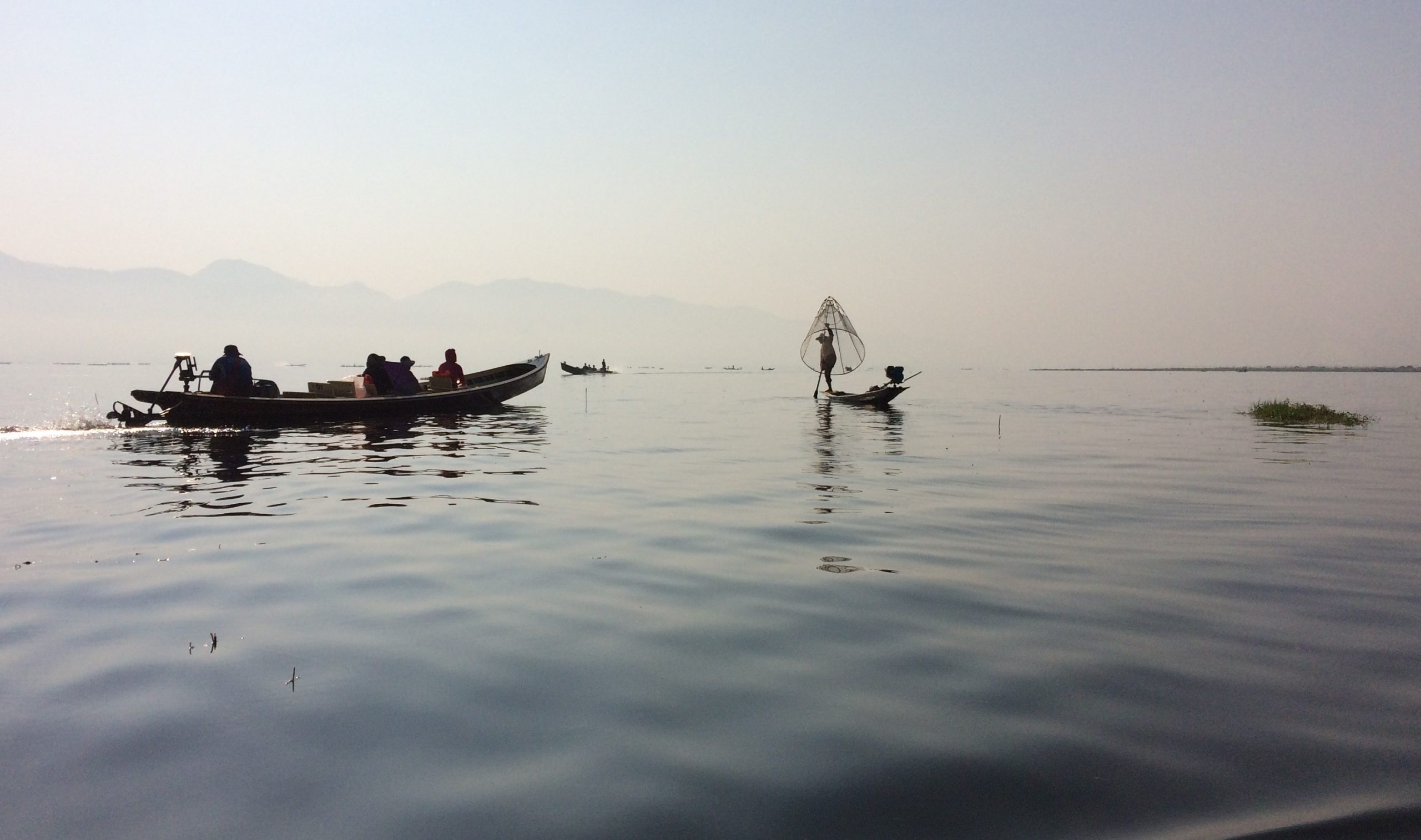 Nas neblinas do Lago Inle