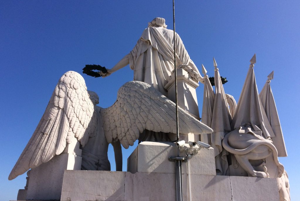 A Glória, o Génio e o Valor do Arco da Rua Augusta