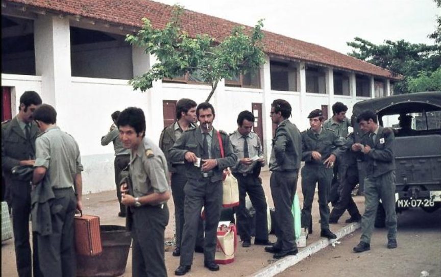 Os que chegavam com sorte, velhos e cansados, tinham perdido os sonhos